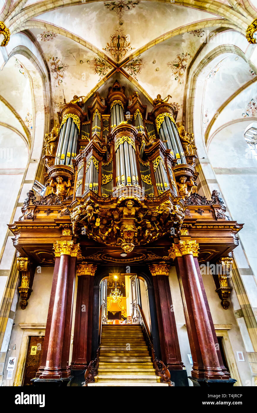 Das 18. Jahrhundert Schnitger-orgel im Inneren des 13. Jahrhunderts romanische Kirche St. Michael in der historischen Hansestadt Zwolle, Niederlande Stockfoto