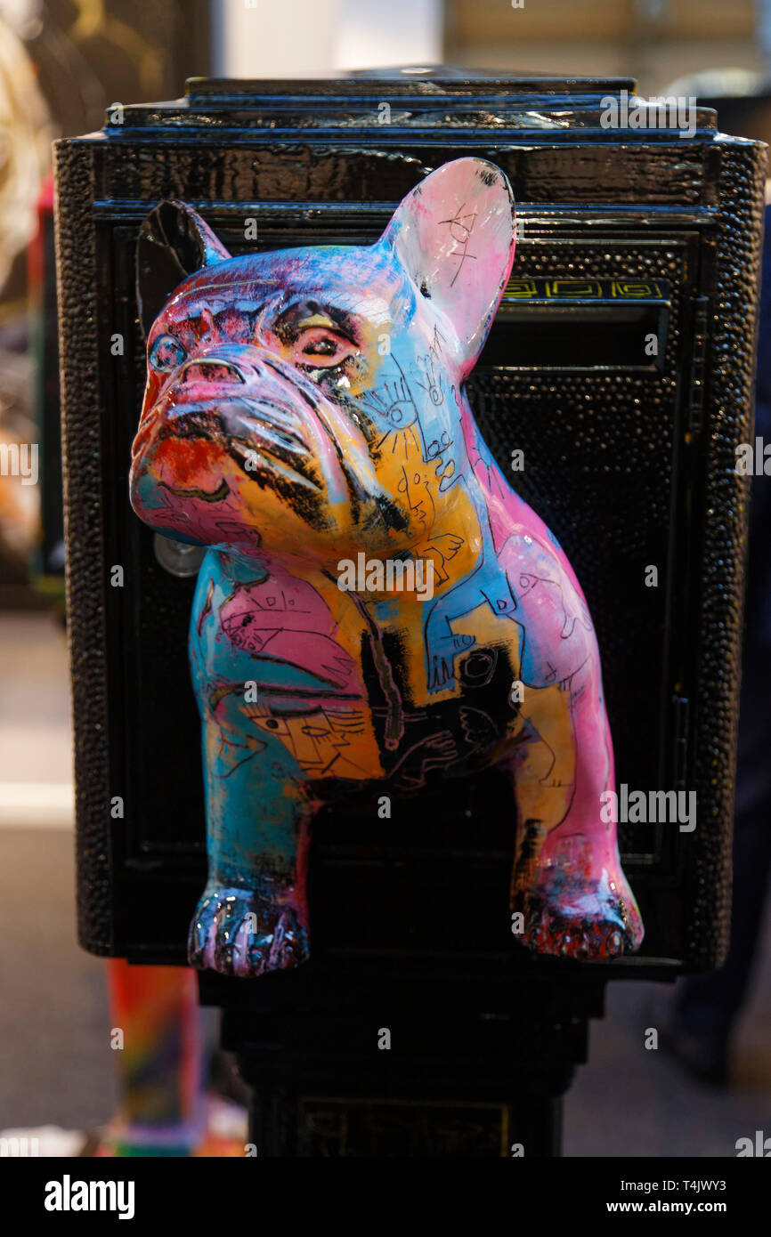 Paris, Frankreich, 11. April 2019. Julien Marinetti Anzeige an Urban Art Fair Paris Carreau du Temple. Credit: Veronique Phitoussi/Alamy Stock Foto Stockfoto