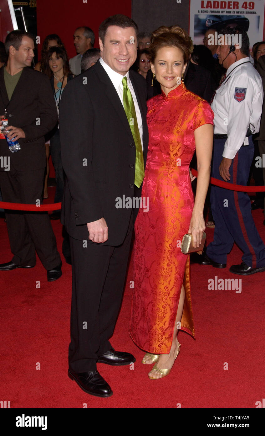 LOS ANGELES, Ca. September 20, 2004: Schauspieler John TRAVOLTA & Frau Schauspielerin Kelly Preston bei der Weltpremiere in Hollywood, seines neuen Films Leiter 49. Stockfoto