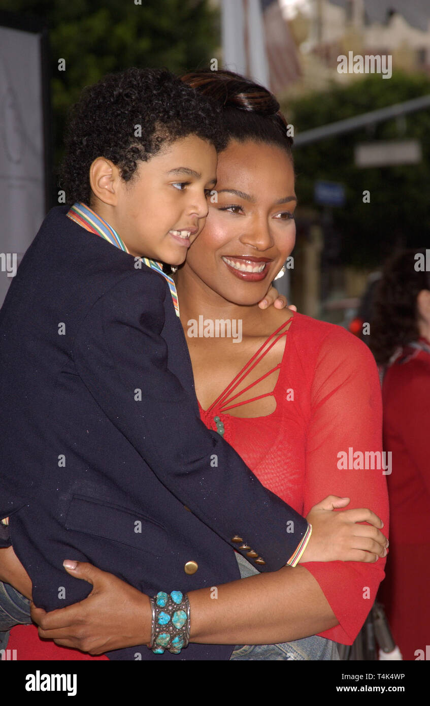 LOS ANGELES, Ca. November 07, 2004: Los Angeles, CA; Schauspielerin NONA GAYE & Sohn NOLAN im Hollywood Premiere ihres neuen Films Polar Express. Stockfoto