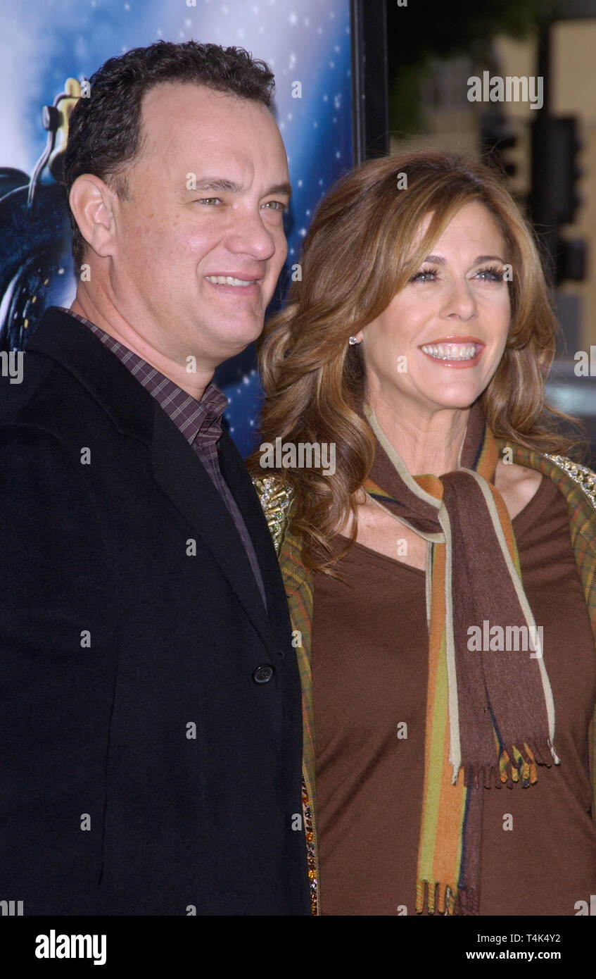 LOS ANGELES, Ca. November 07, 2004: Los Angeles, CA; Schauspieler Tom Hanks & Frau Schauspielerin Rita Wilson an der Hollywood Premiere seines neuen Films Polar Express. Stockfoto