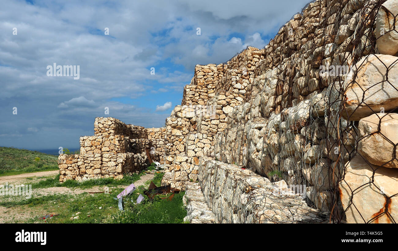 Jordanische alte militärische Bunker in Israel. Bleibt der Krieg in Israel an der Grenze zu Jordanien. Stockfoto