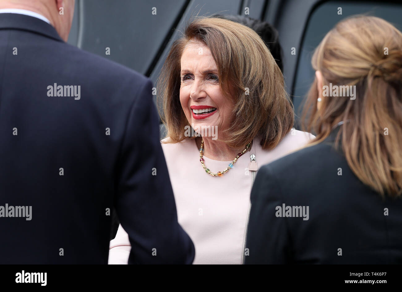 US-Repräsentantenhaus Sprecher Nancy Pelosi in Leinster House in Dublin anreisen, eine Adresse als Teil ihres 4-tägigen Besuch in Irland und Nordirland zu liefern. Stockfoto