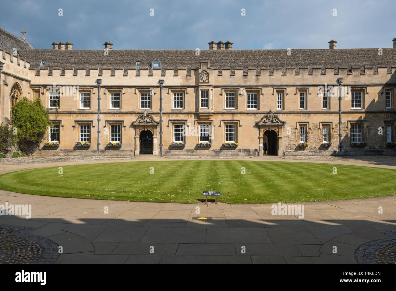 Ordentlich Rundschreiben Rasen am St John's College, Oxford, Großbritannien Stockfoto