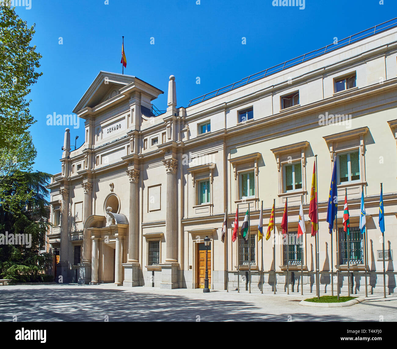 Principal Fassade des spanischen Senats. Das Gebäude war ein Augustiner Kloster und der spanische Senat nach 1835. Madrid, Spanien. Stockfoto