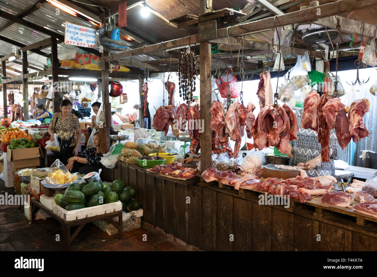 Innenraum der Russischen Markt mit Metzger Stall, Phnom Penh, Kambodscha, Südostasien, Asien Stockfoto