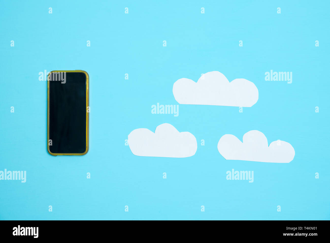 Smartphone und Wolken Stockfoto