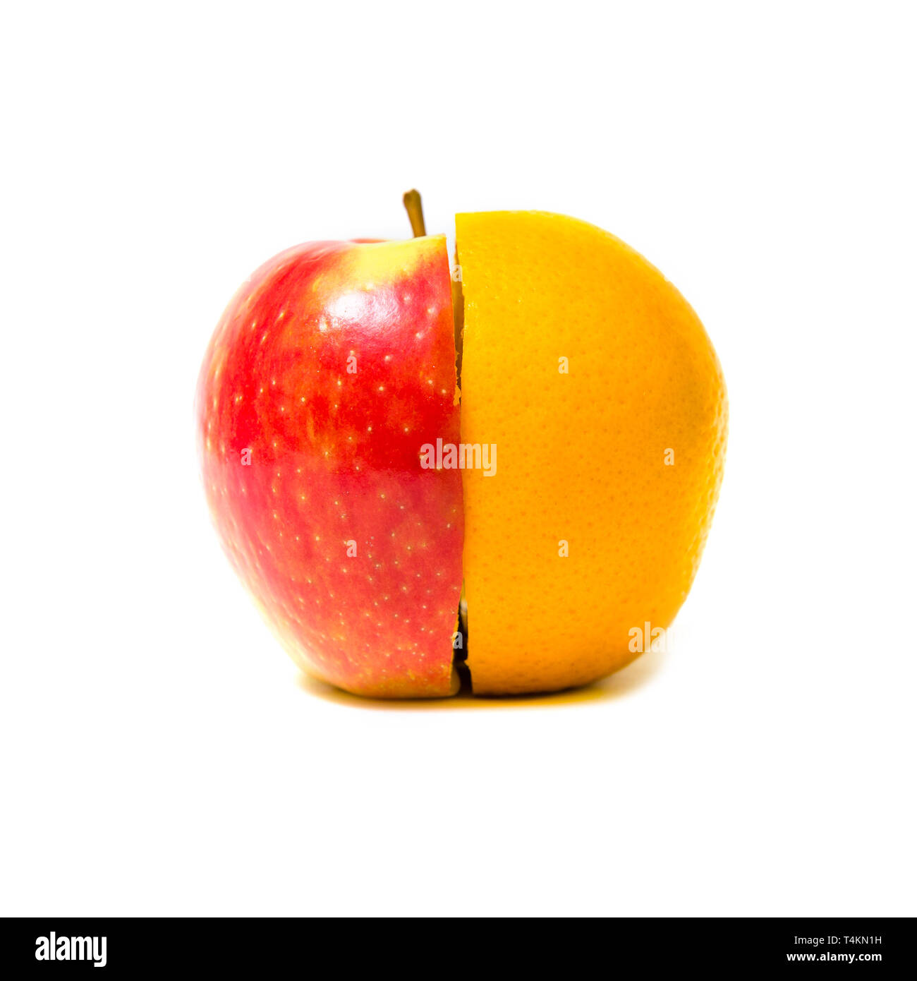 Früchte Hälften des einen Apfel und Orange Stockfoto