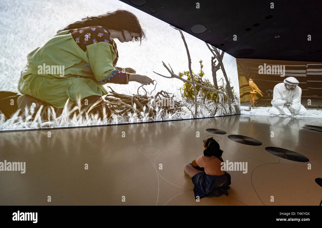 Video Installation auf Qatari Leben und Kultur am New National Museum von Katar in Doha, Katar. Architekt Jean Nouvel. Stockfoto