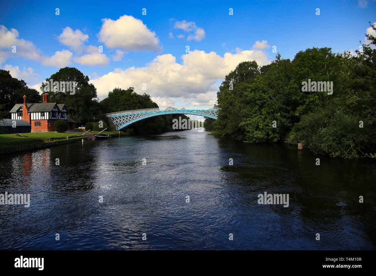 Eiserne Brücke über den Dee bei Eaton, Cheshire Stockfoto