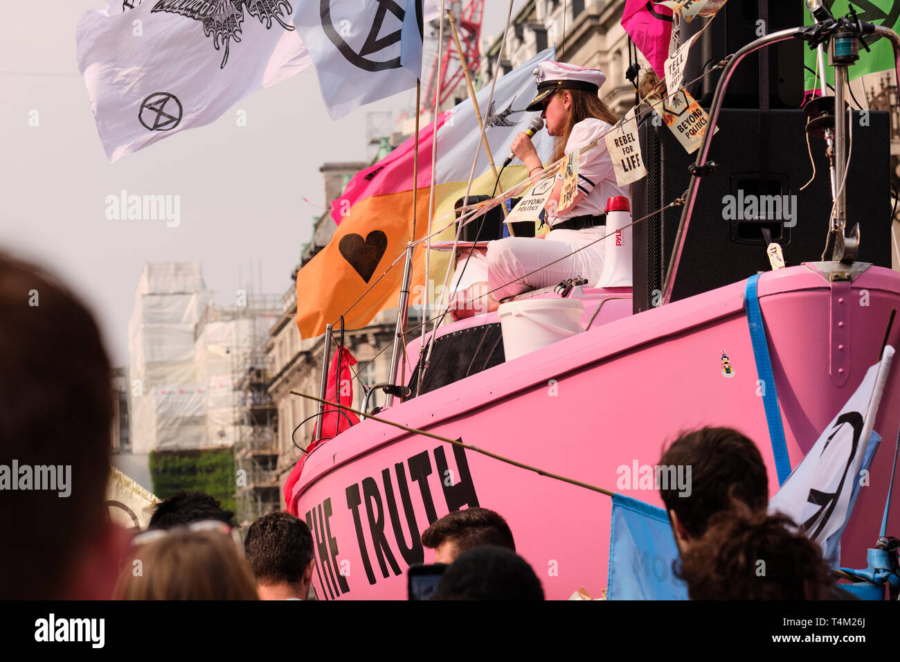 London, UK, 17. Apr 2019. Tag drei des Aussterbens Rebellion in London stoppen Verkehr um Oxford Circus. Stockfoto
