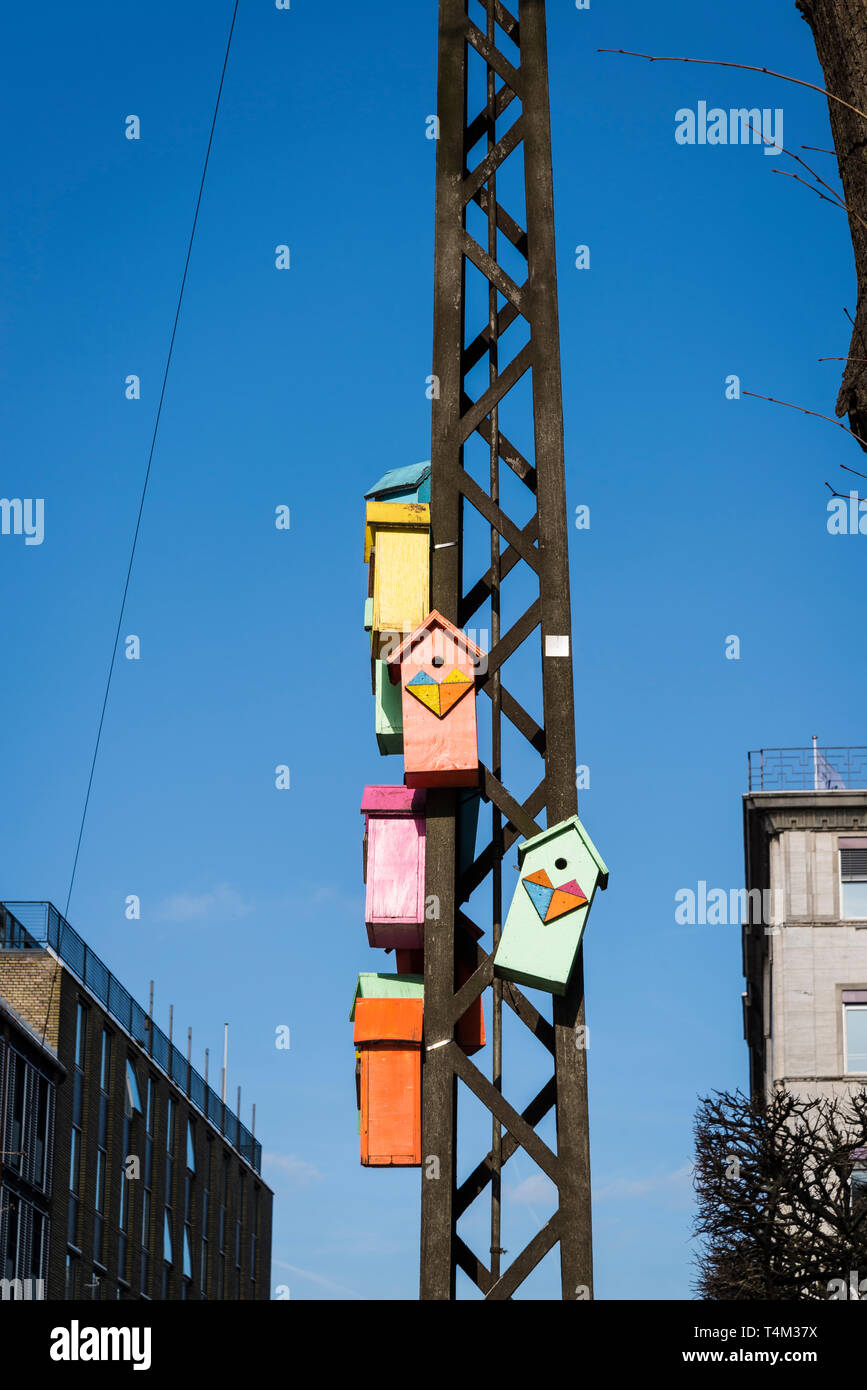 Bunter Vogel Häuser auf einem Strommast, Kopenhagen, Dänemark Stockfoto