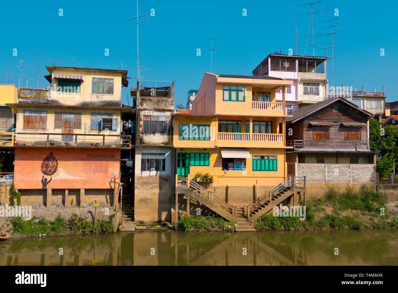 Mae Nam Phetchaburi riverside Häuser, Phetchaburi, Thailand Stockfoto