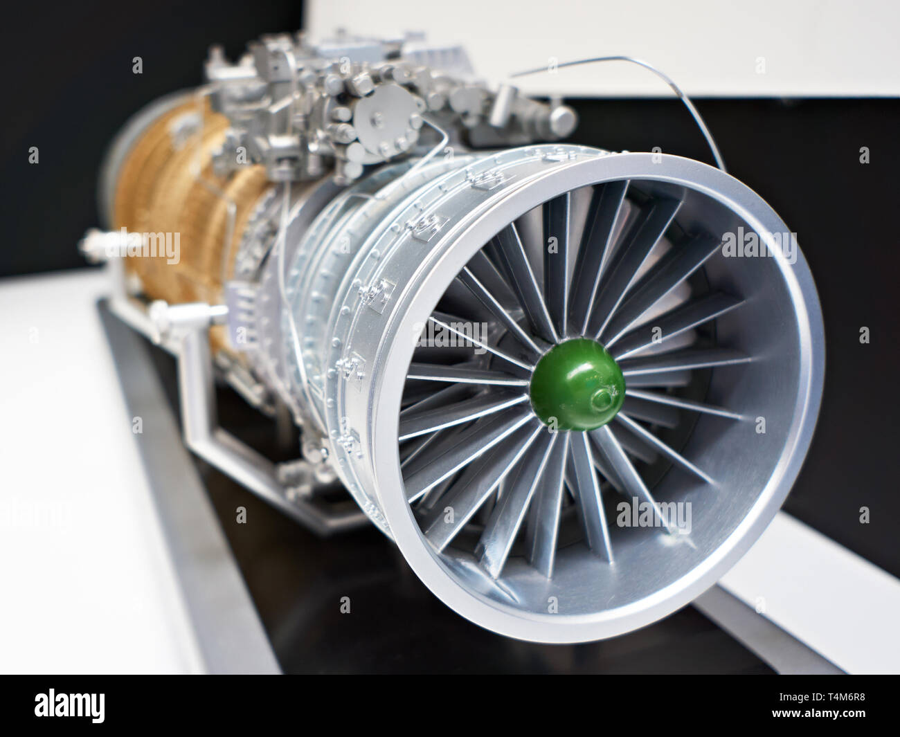 Turbojet Engine für militärische Flugzeuge Kämpfer auf dem Messegelände Stockfoto
