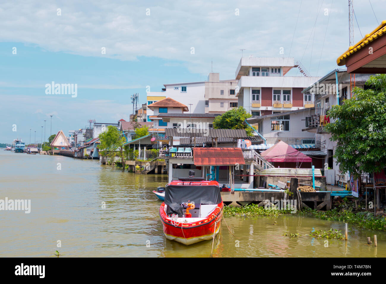 Häuser am Ufer des Flusses, Ta Pi Riverside, Surat Thani, Thailand Stockfoto