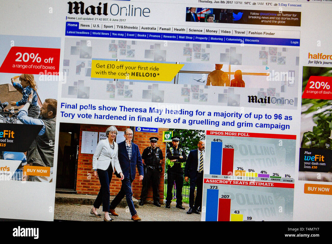Die tägliche Post online am Abend des Juni 2017 allgemeine Wahlen in Großbritannien sagt eine große Mehrheit der Konservativen Partei (Falsch). Stockfoto