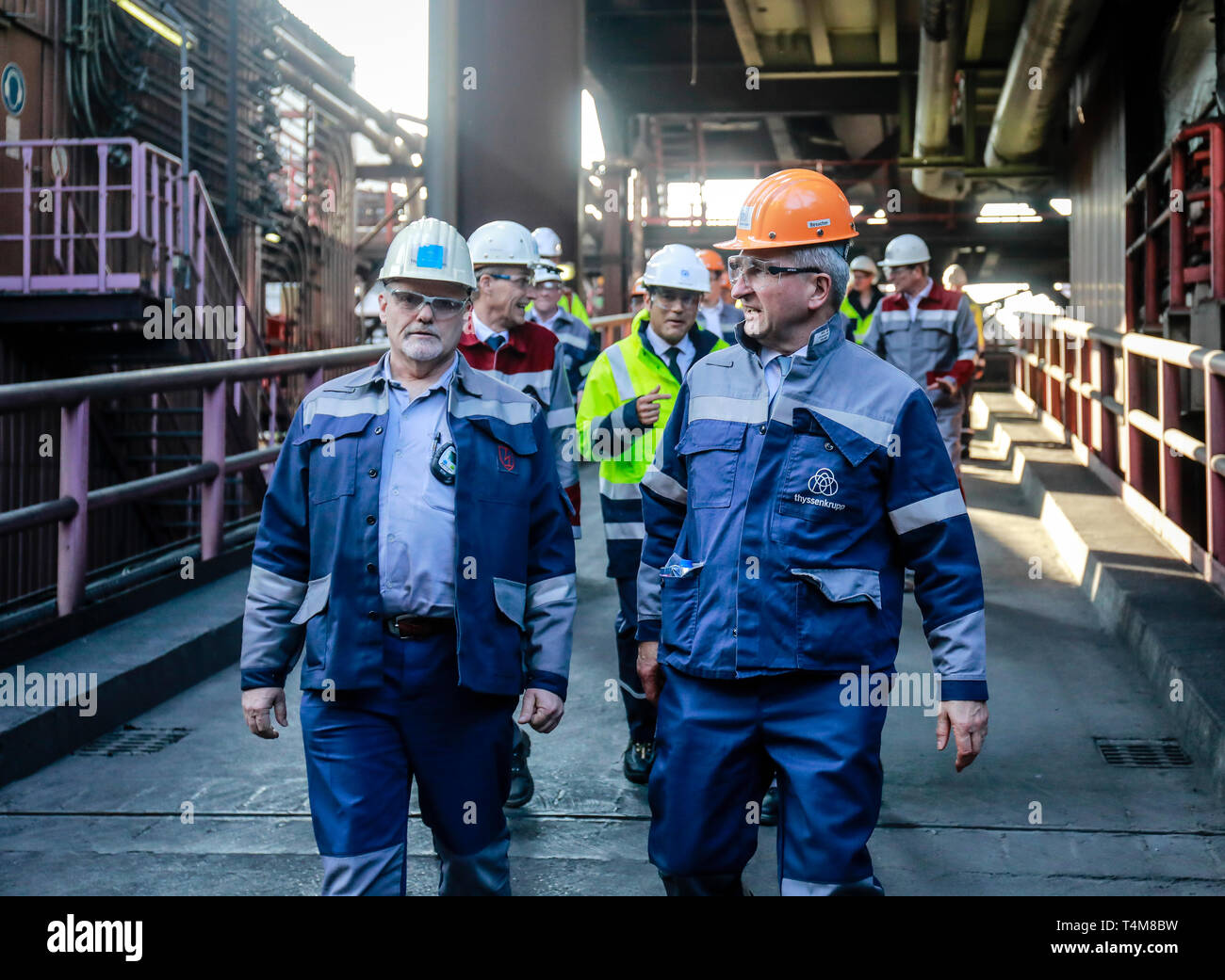 Duisburg, Ruhrgebiet, Nordrhein-Westfalen, Deutschland - ThyssenKrupp Steel, NRW-Wirtschaftsminister Andreas Pinkwart visits ThyssenKrupp Steel; bis zu Stockfoto