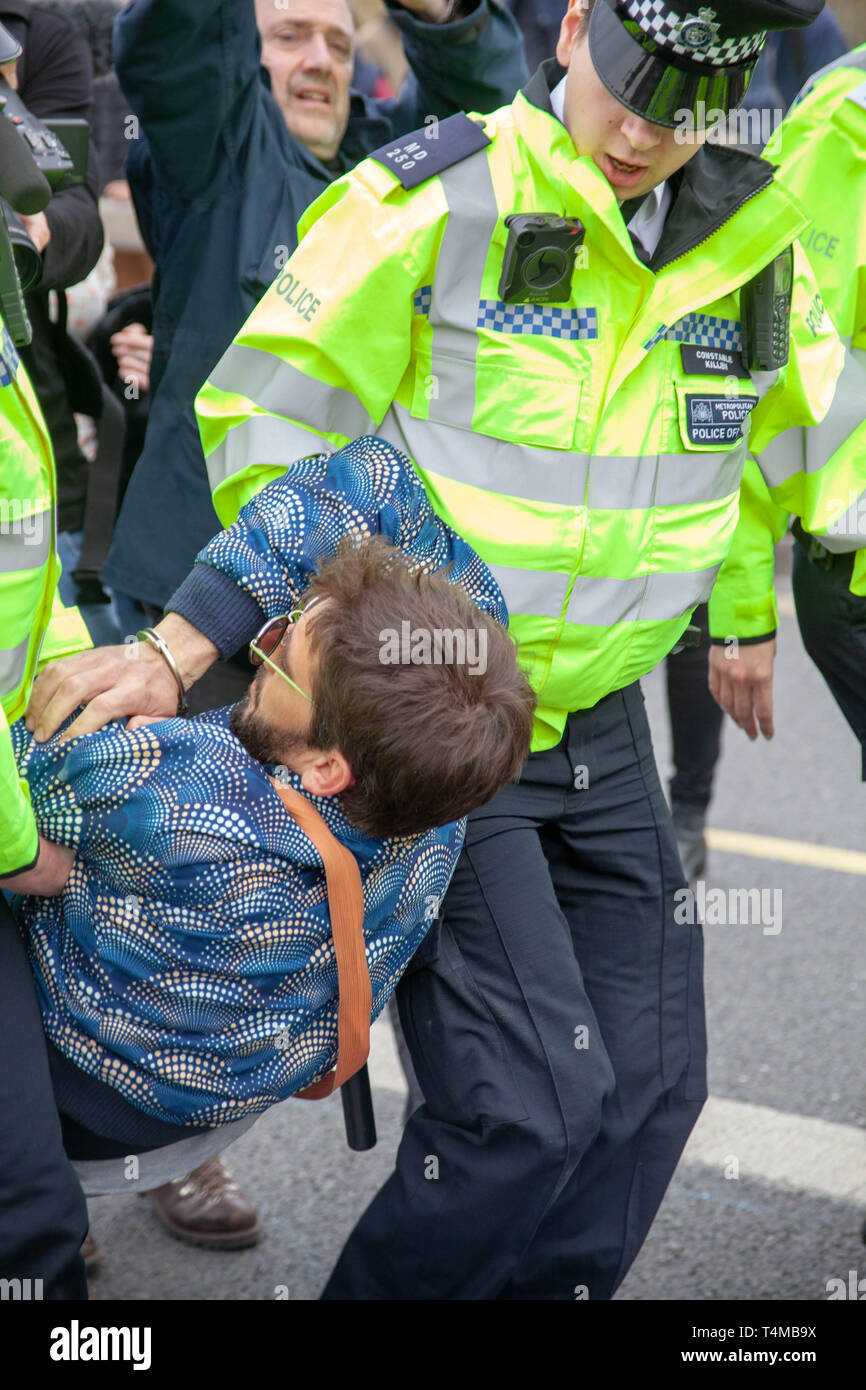 London UK 17th April 2019: Extinction Rebellion: Klimaschutzaktivisten protestieren in Regent Street, Oxford Circus, Credit: Ian Humphreys Stockfoto