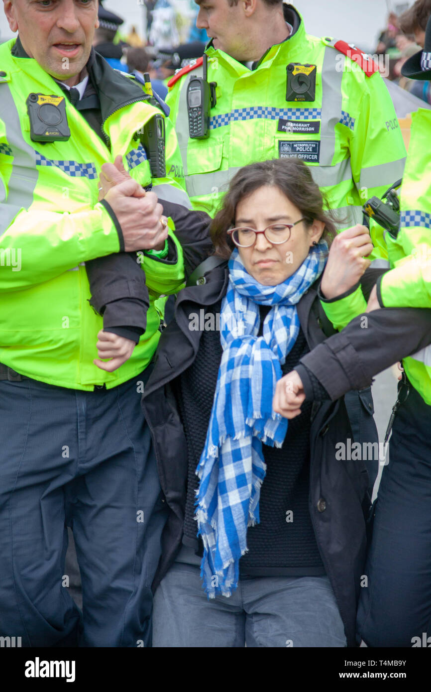 London UK 17th April 2019: Extinction Rebellion: Klimaschutzaktivisten protestieren in Regent Street, Oxford Circus, Credit: Ian Humphreys Stockfoto
