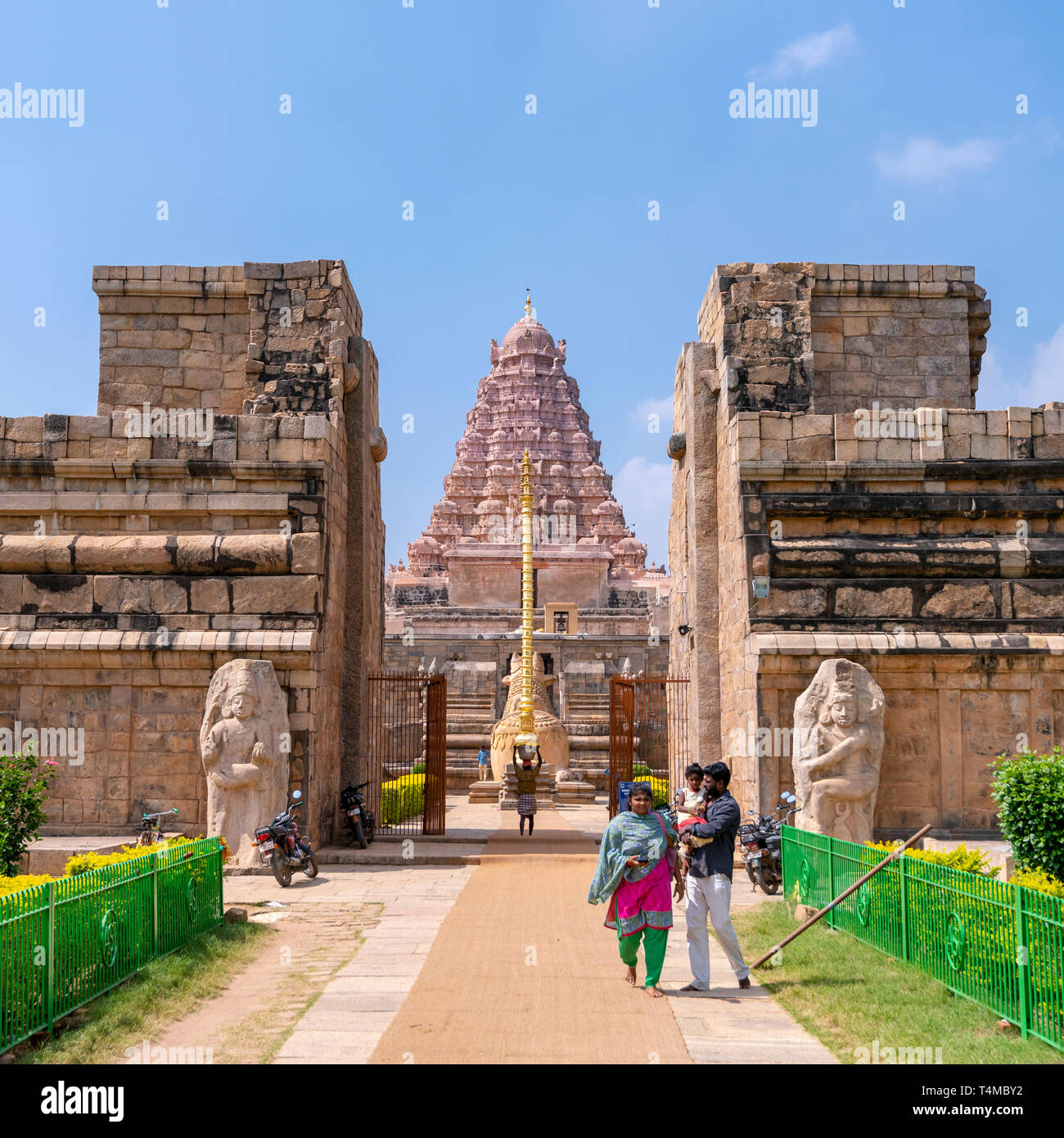 Blick auf den Platz der Menschen in Gangaikonda Cholapuram Tempel in Gangaikonda Cholapuram, Indien. Stockfoto