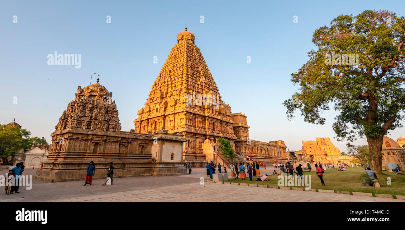 Horizontale Panoramablick auf die Brihadishvara Tempel in Thanjavur, Indien. Stockfoto