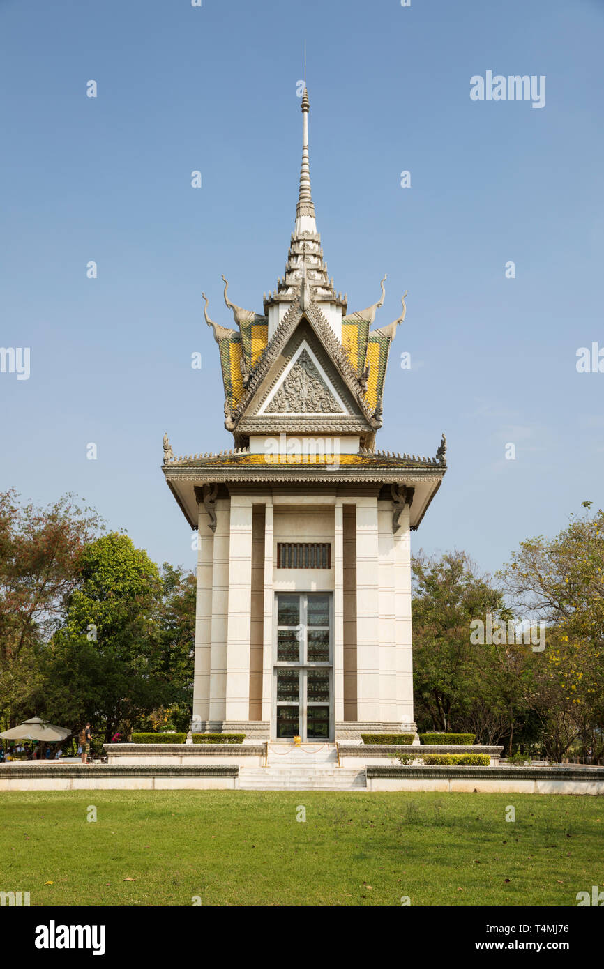 Die Gedenkstätte Stupa in den Killing Fields von Choeung Ek, Phnom Penh, Kambodscha, Südostasien, Asien Stockfoto