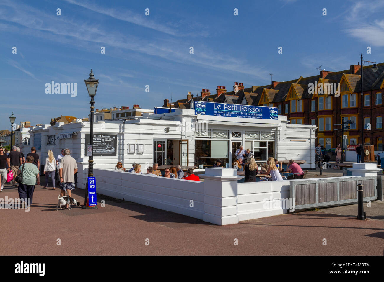 Die 'Le Petit Poisson' Fisch und Chips Restaurant am Meer von Herne Bay, Kent, England. Stockfoto