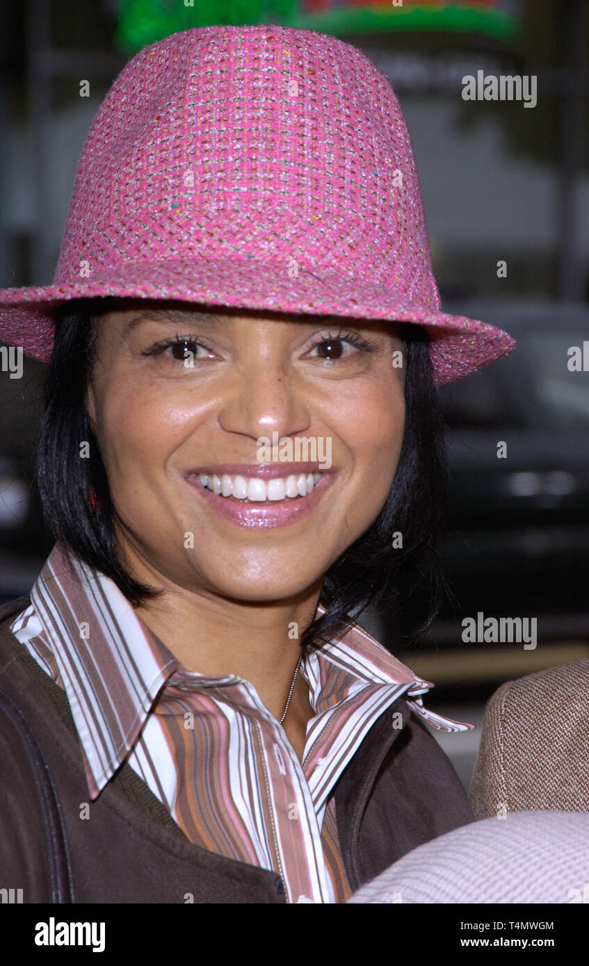 LOS ANGELES, Ca. November 07, 2004: Los Angeles, CA; Schauspielerin Victoria Rowell in der Hollywood Premiere der Polar Express. Stockfoto