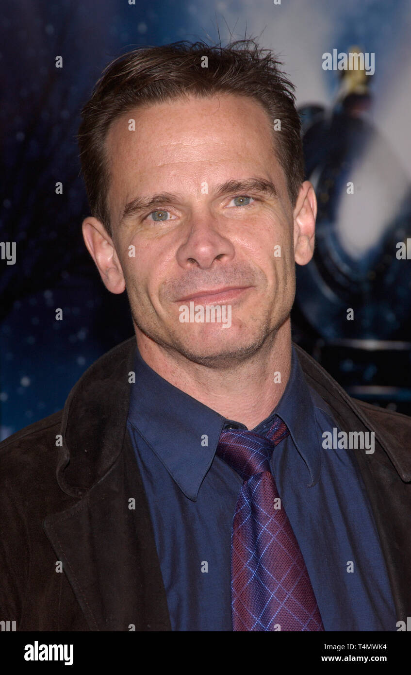 LOS ANGELES, Ca. November 07, 2004: Los Angeles, CA; Schauspieler Peter SCOLARI im Hollywood Premiere seines neuen Films Polar Express. Stockfoto