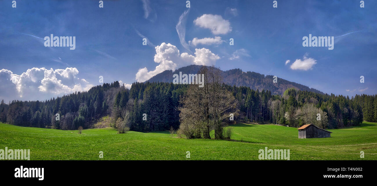 DE - Bayern: Blomberg (1200 m) über Wackersberg bei Bad Tölz (HDR-Panorama) Stockfoto