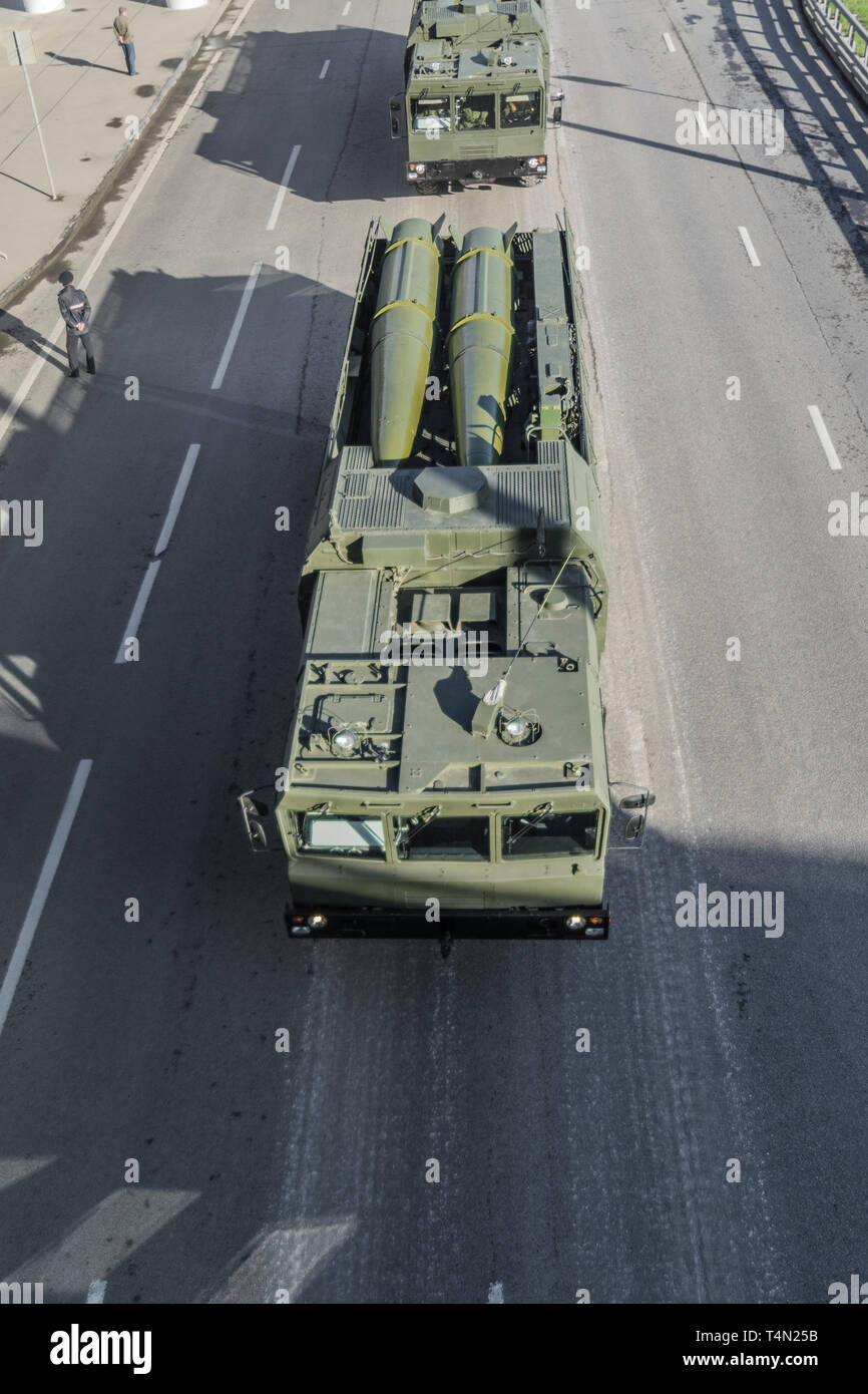 Mai 7, 2015. Iskander-M Transport und Last Fahrzeug 9 T 250-1, kehrt vom Roten Platz nach dem Sieg Parade Probe, Ansicht von oben. Stockfoto