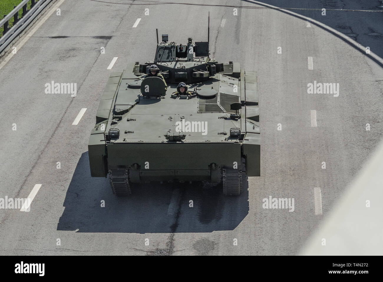 Moskau, 7. Mai 2015. Die APC-B-10 Kurganets-25 kehrt aus dem Roten Platz nach dem Sieg Day Parade Probe, Vorderansicht. Stockfoto