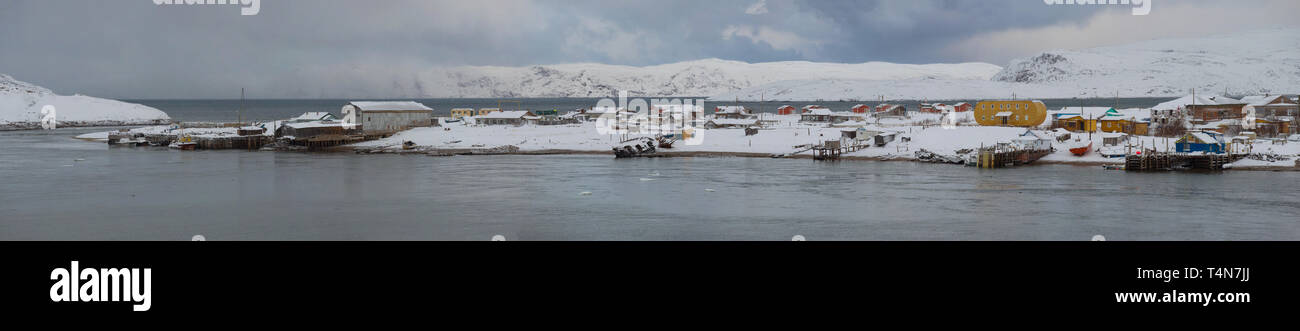 Panorama des Dorfes Teriberka im Februar Tag. Region Murmansk, Russland Stockfoto