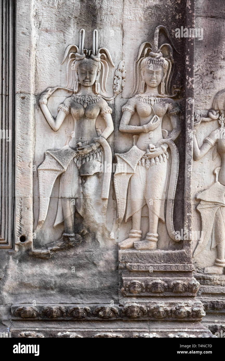 Wand carving Detail der Frauen in Angkor Wat Tempel in Siem Reap, Kambodscha. Weltkulturerbe der UNESCO Stockfoto