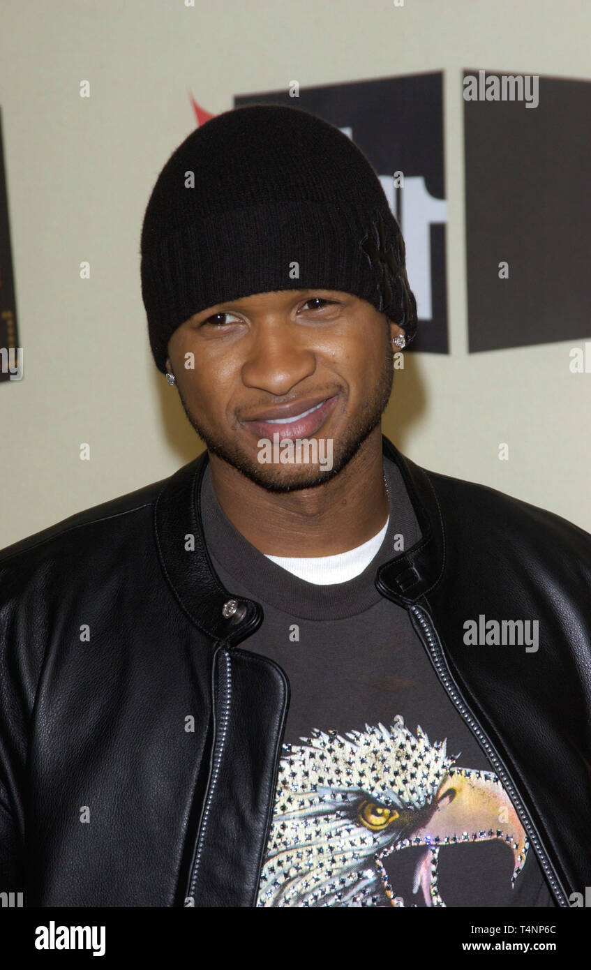 LOS ANGELES, Ca. Dezember 01, 2004 :: Sänger USHER an der VH1 Big in '04 Awards im Shrine Auditorium, Los Angeles. Stockfoto