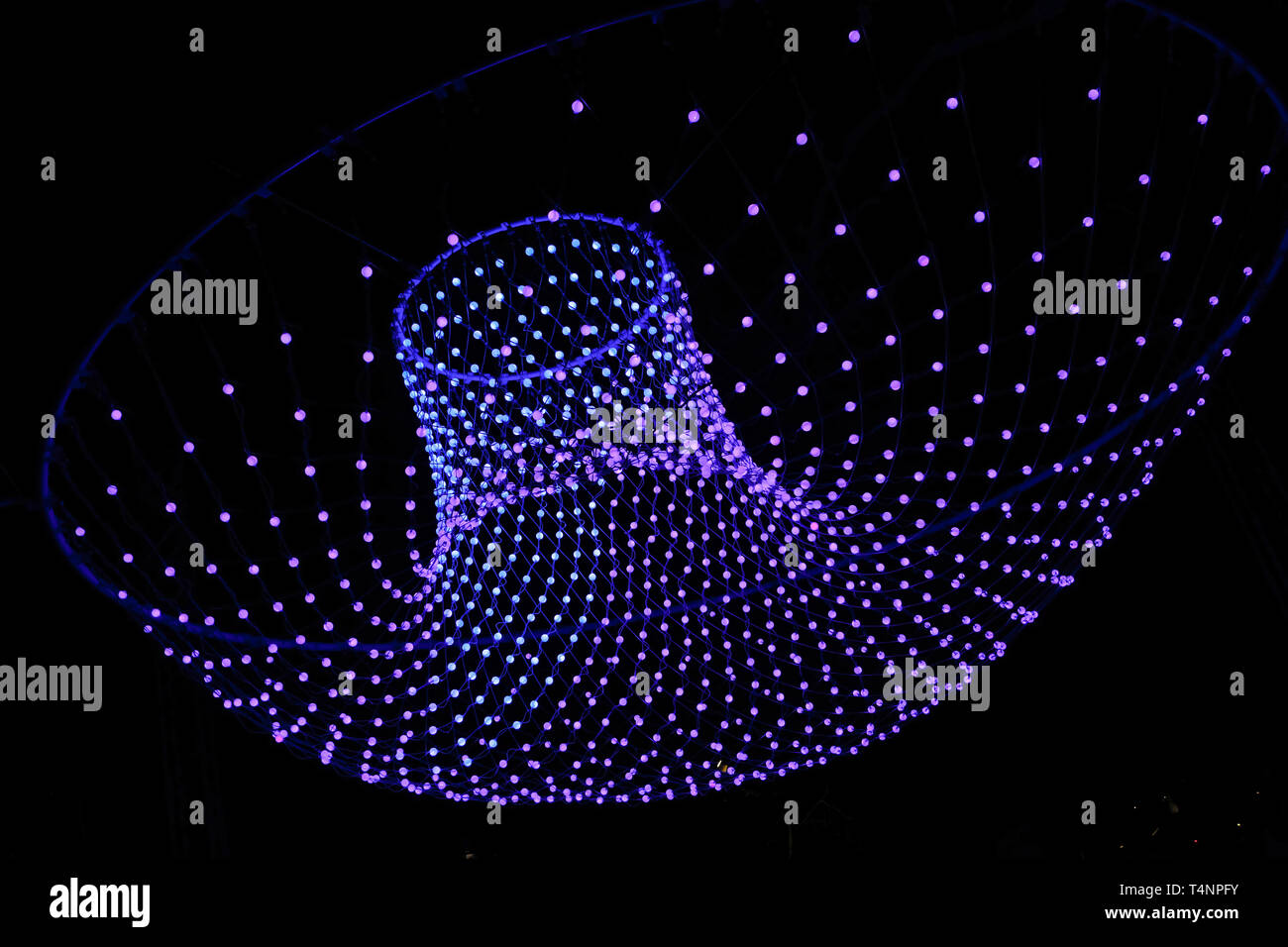 Bunte Lichter in einem kreisförmigen Net auf der Amsterdamer licht Festival Stockfoto