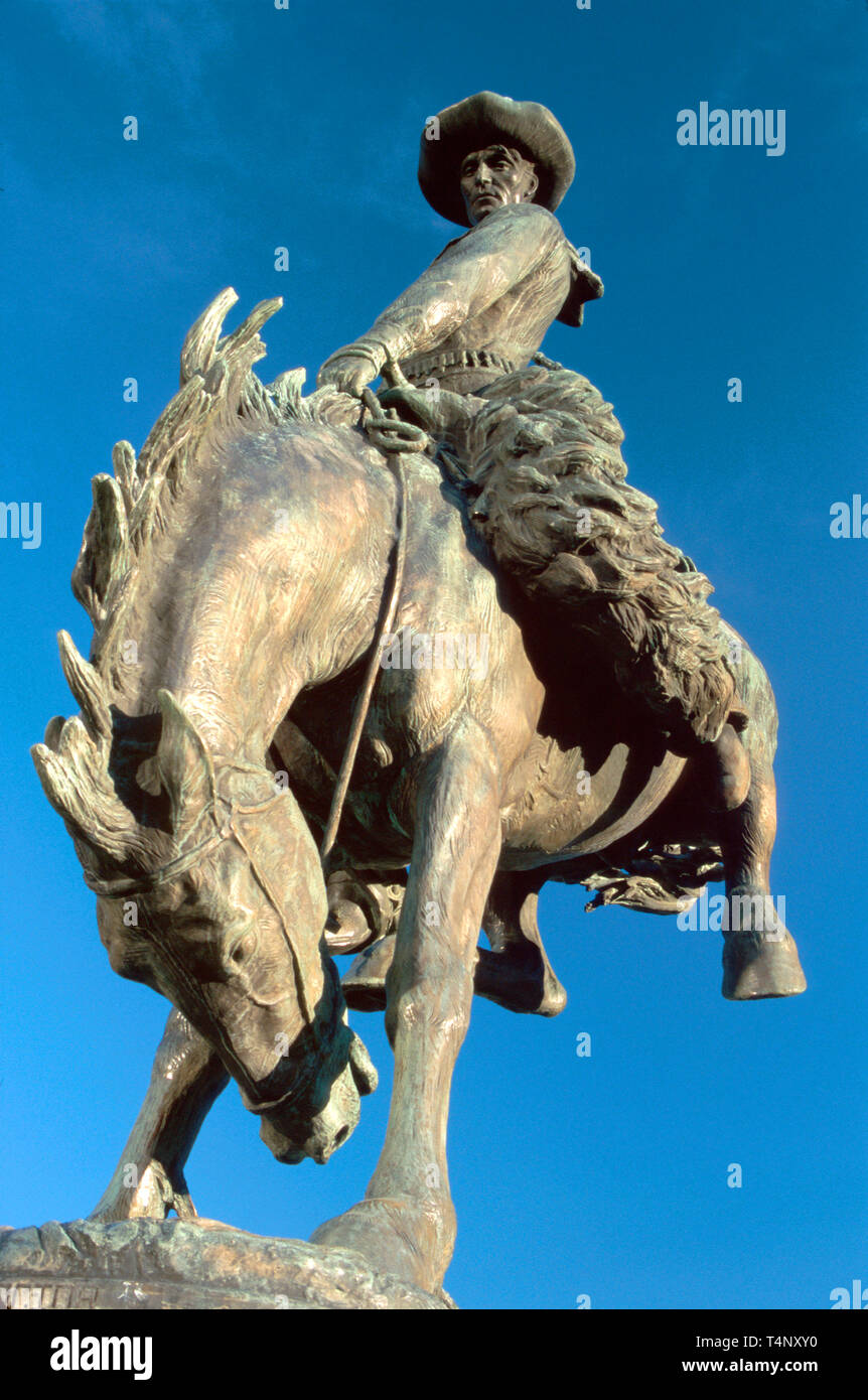 Colorado, der Westen, Western, Rocky Mountain State, Civic Center Park, Bronco Buster, Baujahr 1920, Statue, öffentliche Kunst, Skulptur, CO003, CO003 Stockfoto