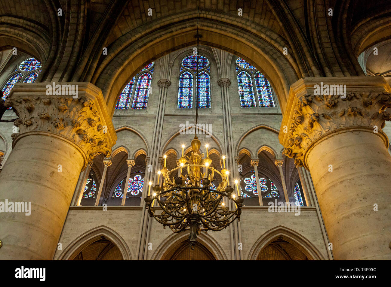 Innenraum der Kathedrale Notre-Dame, Paris Frankreich Stockfoto