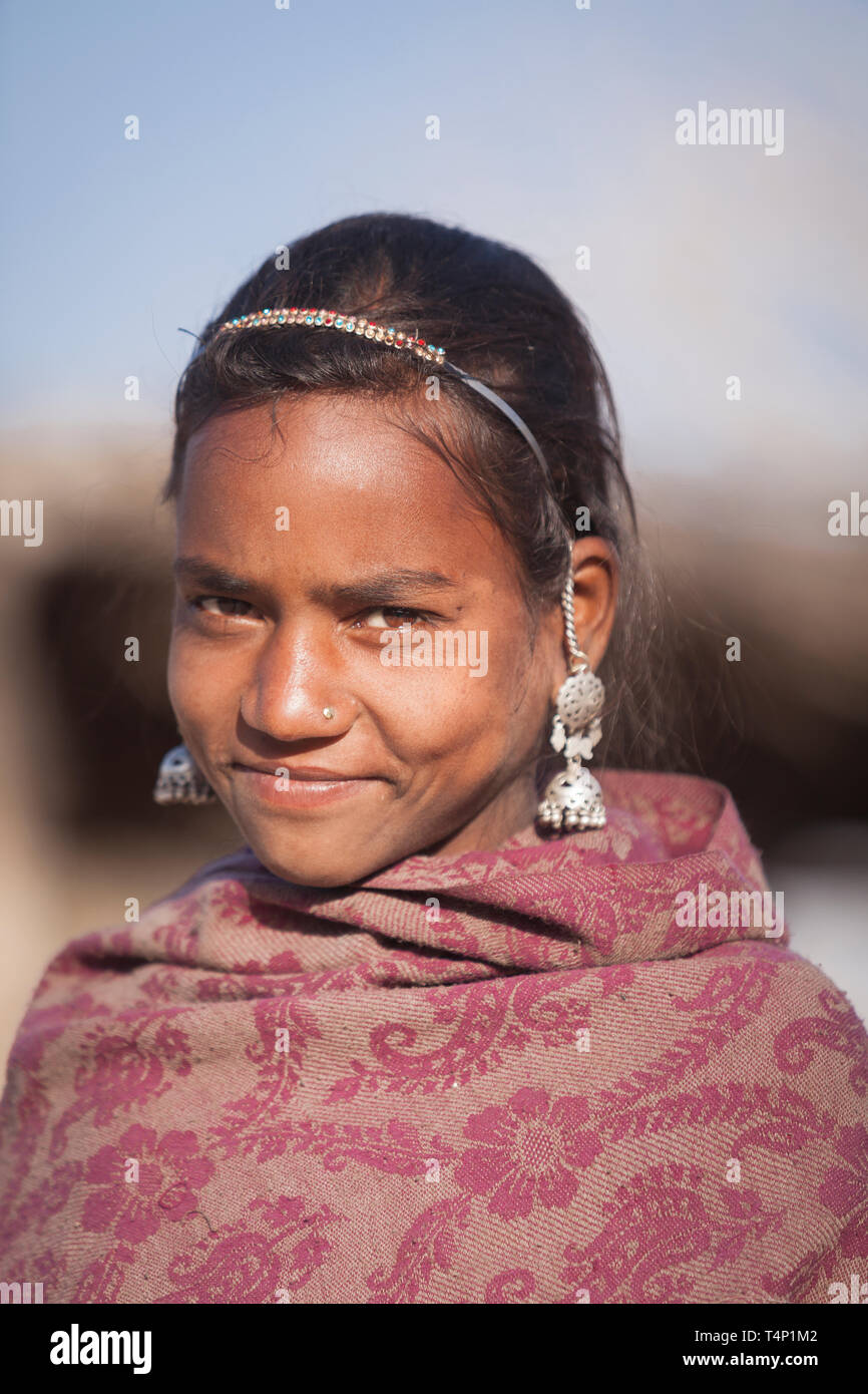 Portrait eines indischen Mädchens, Gogunda, Rajasthan, Indien Stockfoto