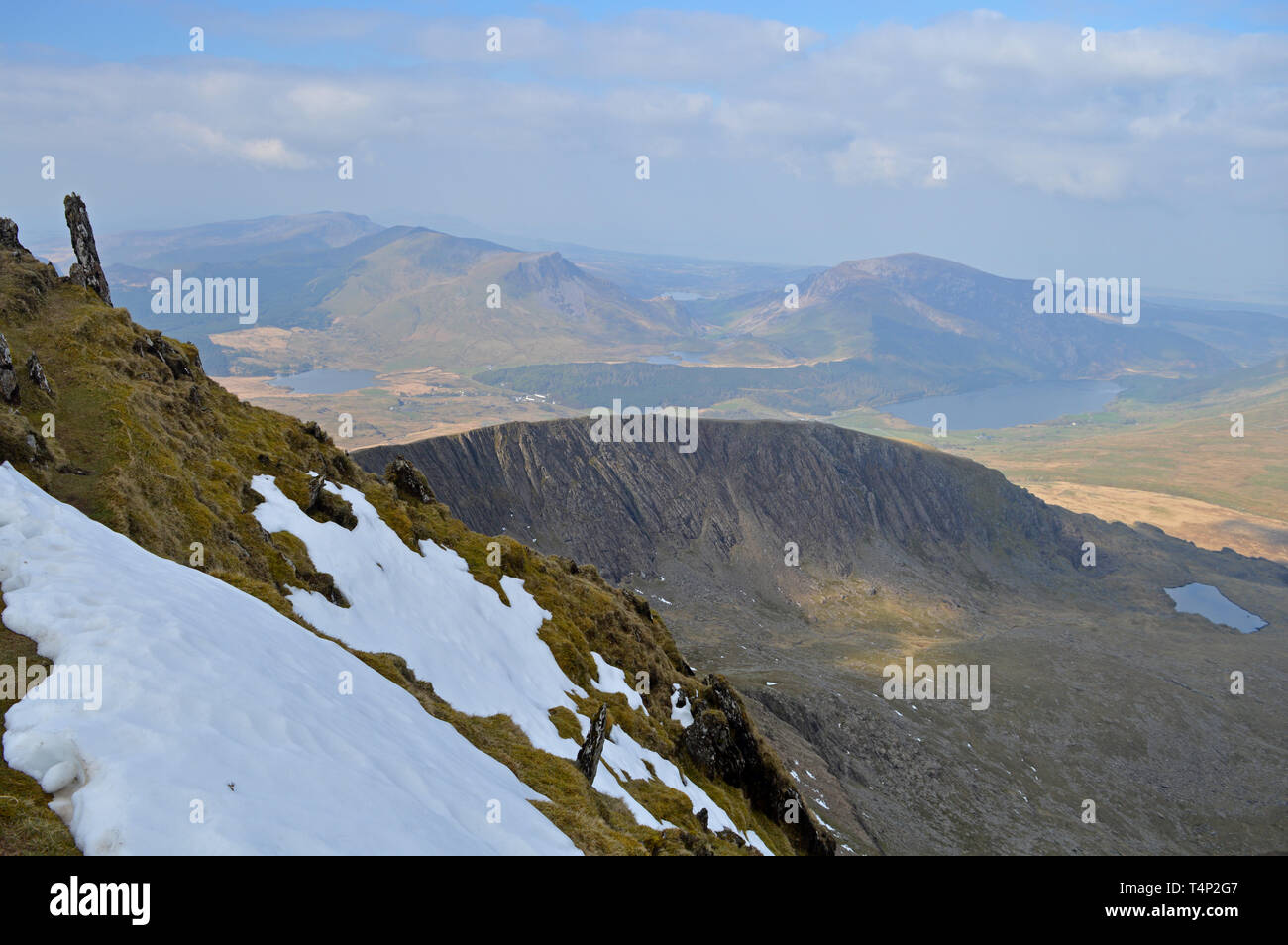 Blick auf Nantlle Ridge und Mynydd Mawr auf Rhyd Ddu Pfad zu Snowdon Gipfels Stockfoto