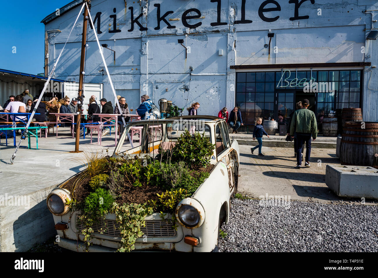 Mikkeller Baghaven, einem ikonischen Bier Bar in einem alten Industriegebäude auf Refshaleoen Insel, Kopenhagen, Dänemark Stockfoto
