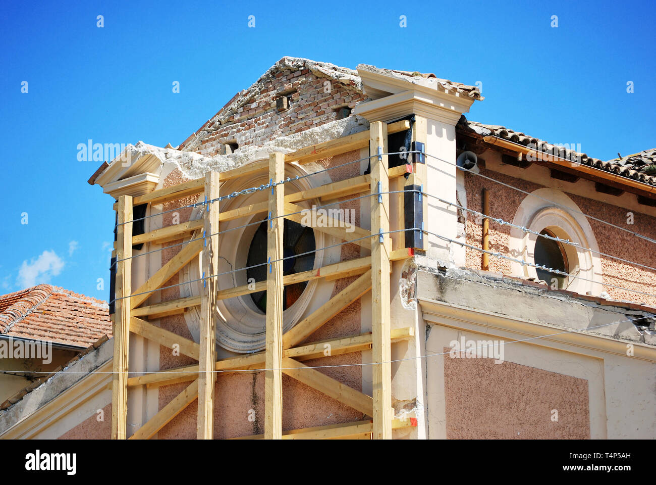 Werke von statischen Konsolidierung nach dem Erdbeben L'Aquila - Italien 2009 Stockfoto