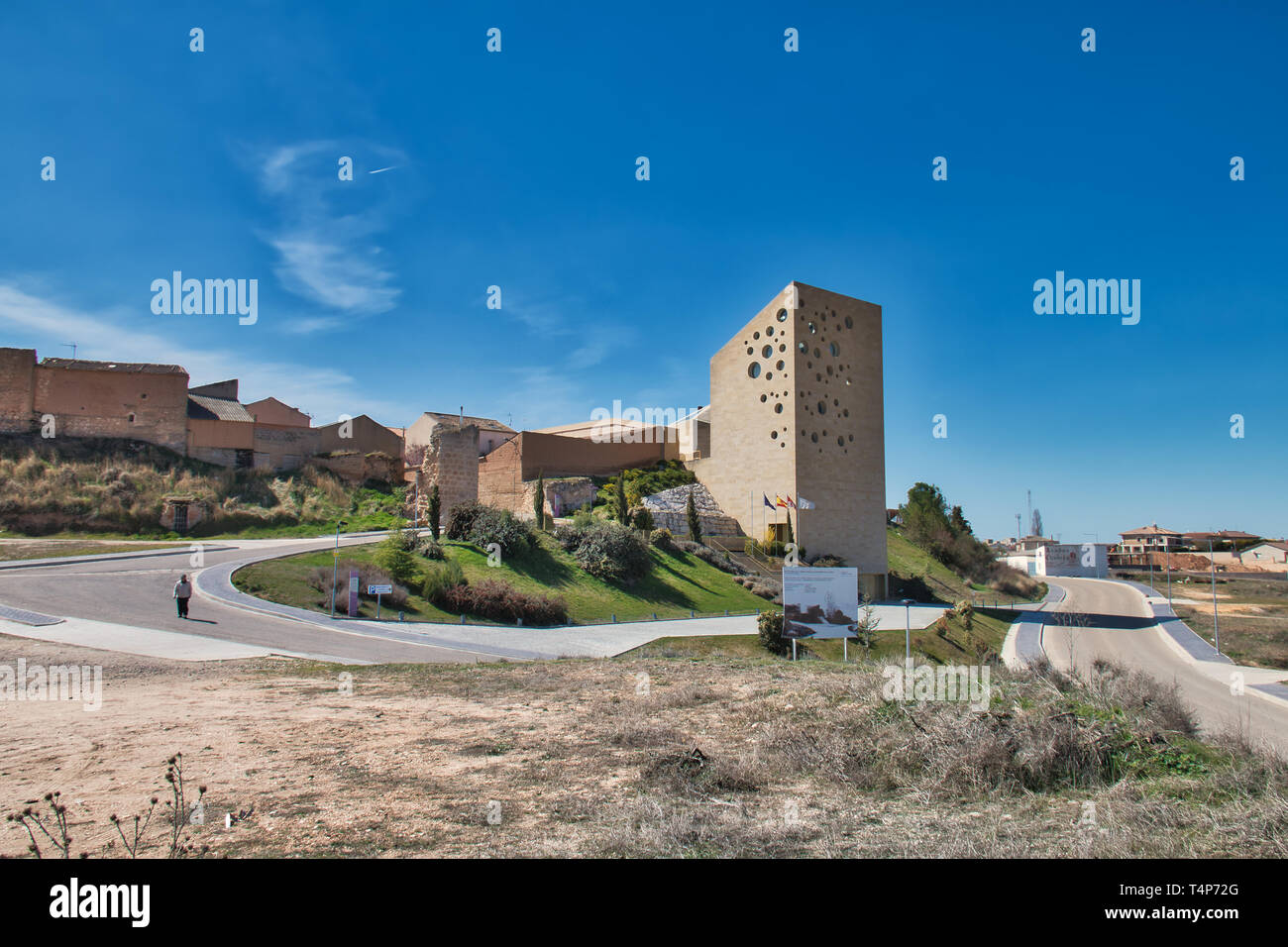 Roa de Duero, Burgos, Spanien - 24. März 2019: Der Bau der EDE-del Consejo Regulador de la Denominación de Origen Ribera del Duero', das ist die Heimat von Vi Stockfoto