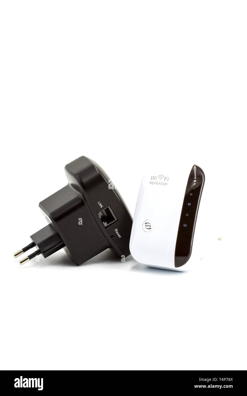 Wireless WLAN Repeater für Ihr Heimnetzwerk auf weißem Hintergrund Stockfoto