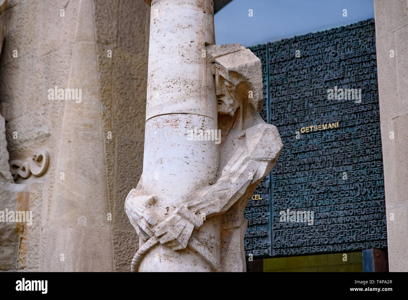 Die Skulpturen auf der Leidenschaft Fassade der Sagrada Familia in Barcelona, Spanien Stockfoto