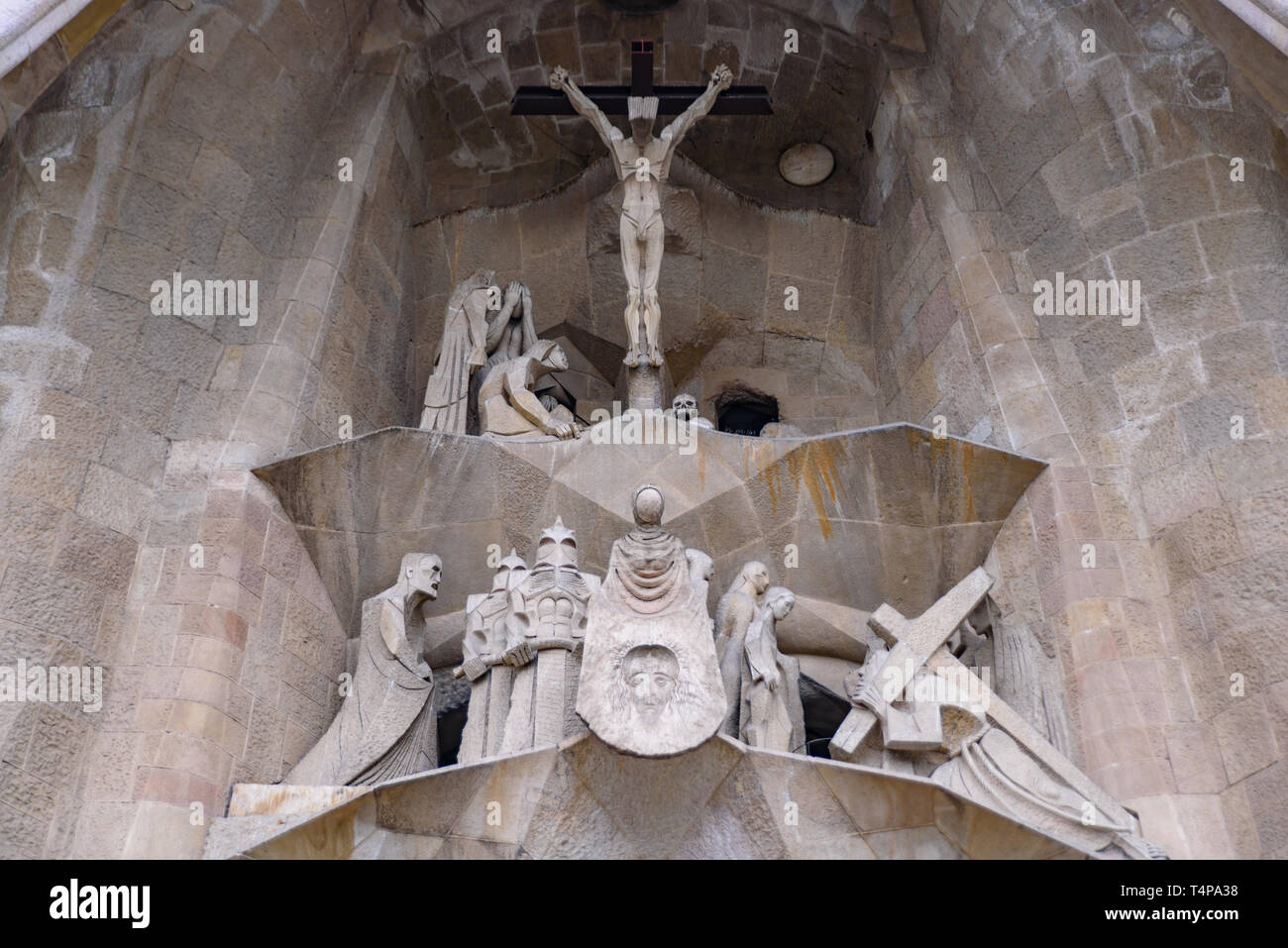 Die Skulpturen auf der Leidenschaft Fassade der Sagrada Familia in Barcelona, Spanien Stockfoto