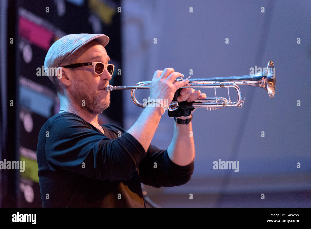 Doppel Grammy nominiert Trompeter Dave Douglas durchführen am Jazz Festival Cheltenham, UK, 2. Mai 2015. Stockfoto