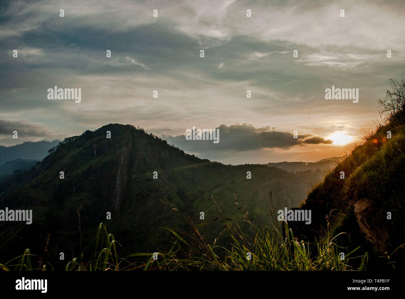 'S Little Adam's Peak bei Sonnenuntergang in Ella in Sri Lanka Stockfoto