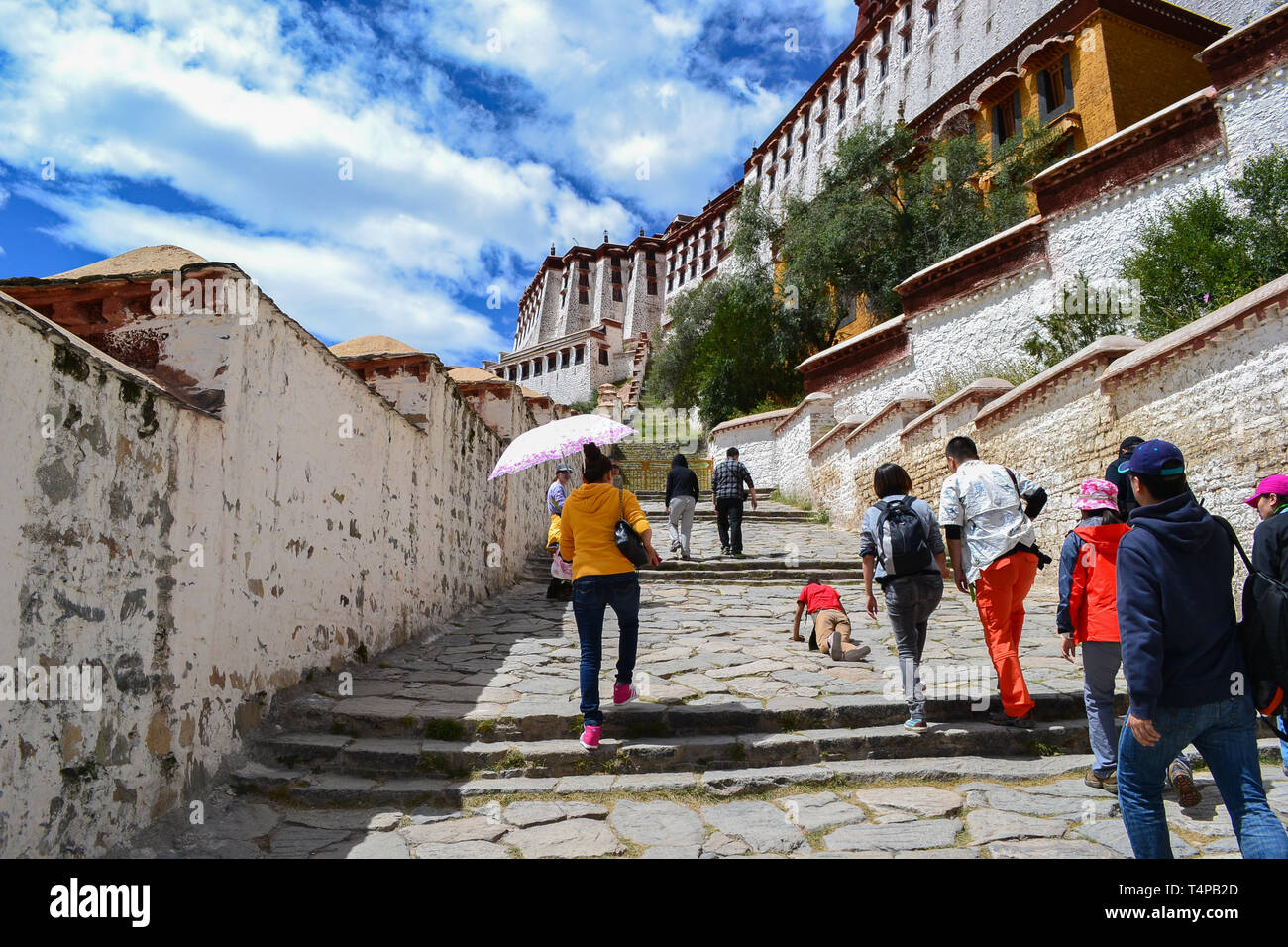 Leute, Potala Palast, die Residenz des Dalai Lama und der wichtigsten Architektur des tibetischen Buddhismus in Lhasa, Tibet Stockfoto
