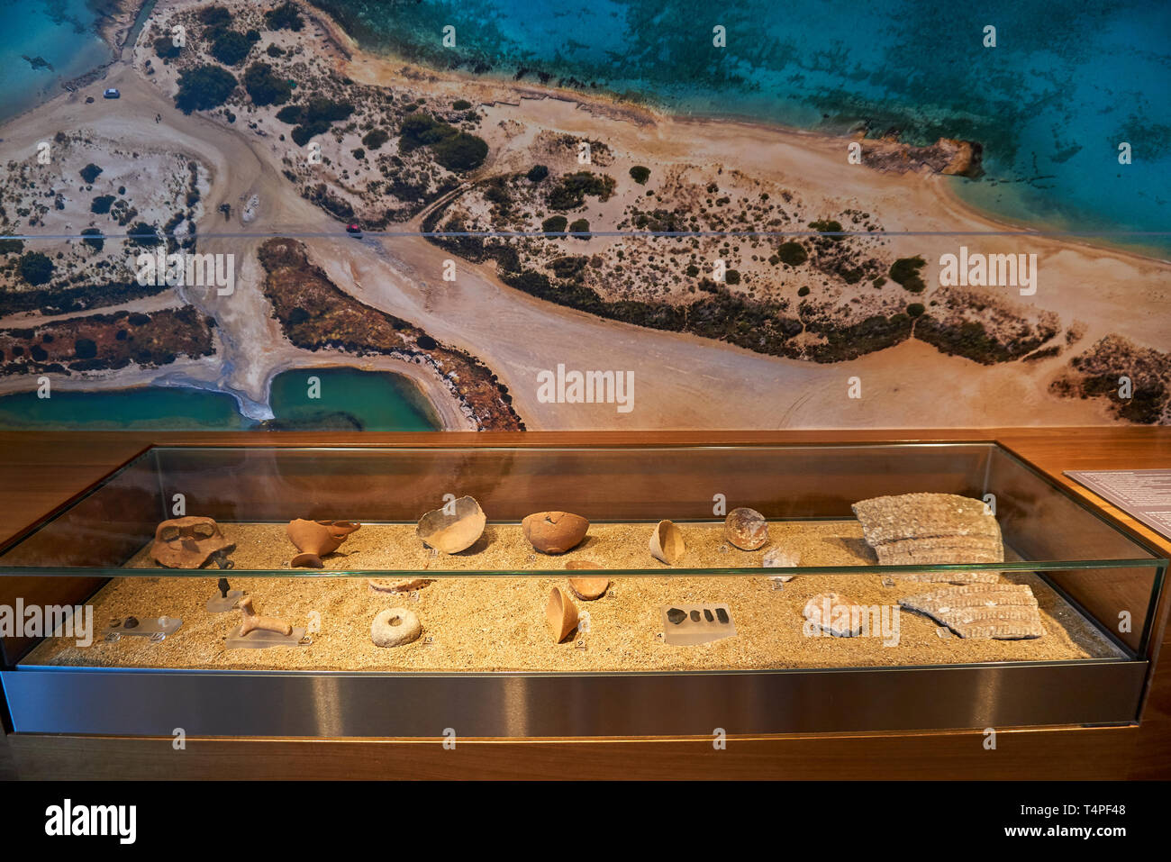 Innenansicht der neue archäologische Museum in Neapolis. Eindrucksvolle Sammlung von Artefakten umfasst Funde aus der Halbinsel, auf der Gera Stockfoto